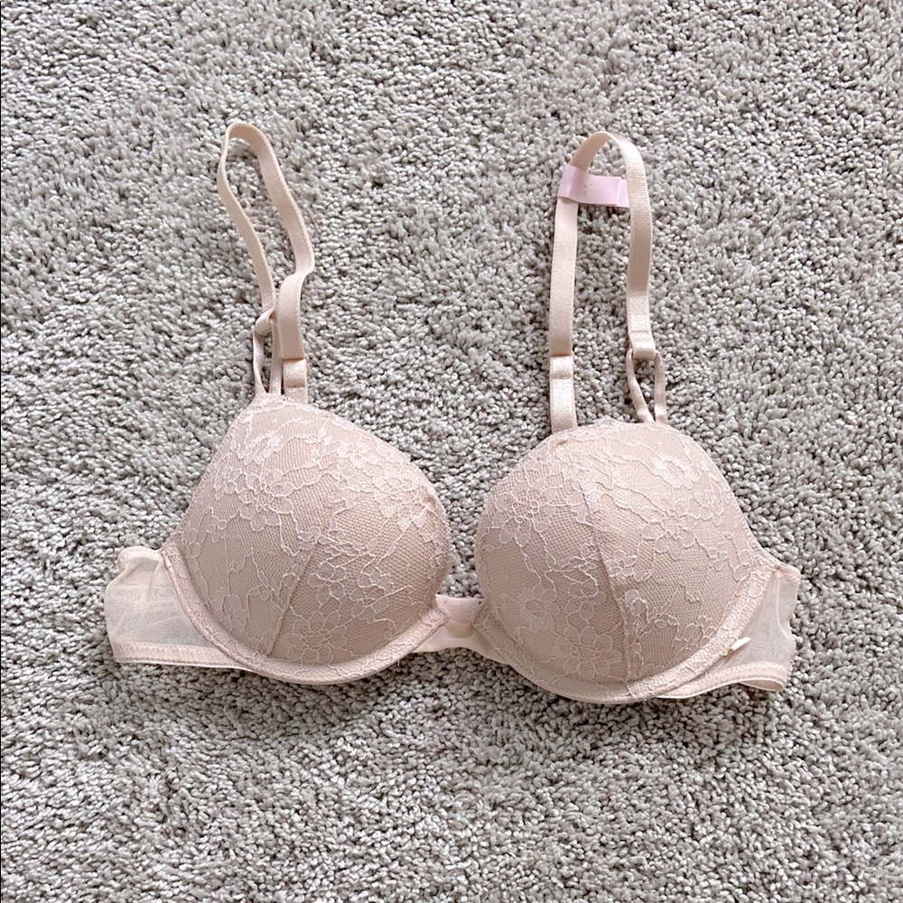 Victoria’s Secret • Nude Lace Convertible Push Up Bra